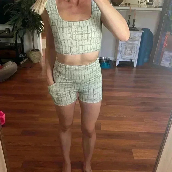 Mono B active/workout set - Picture 2 of 7